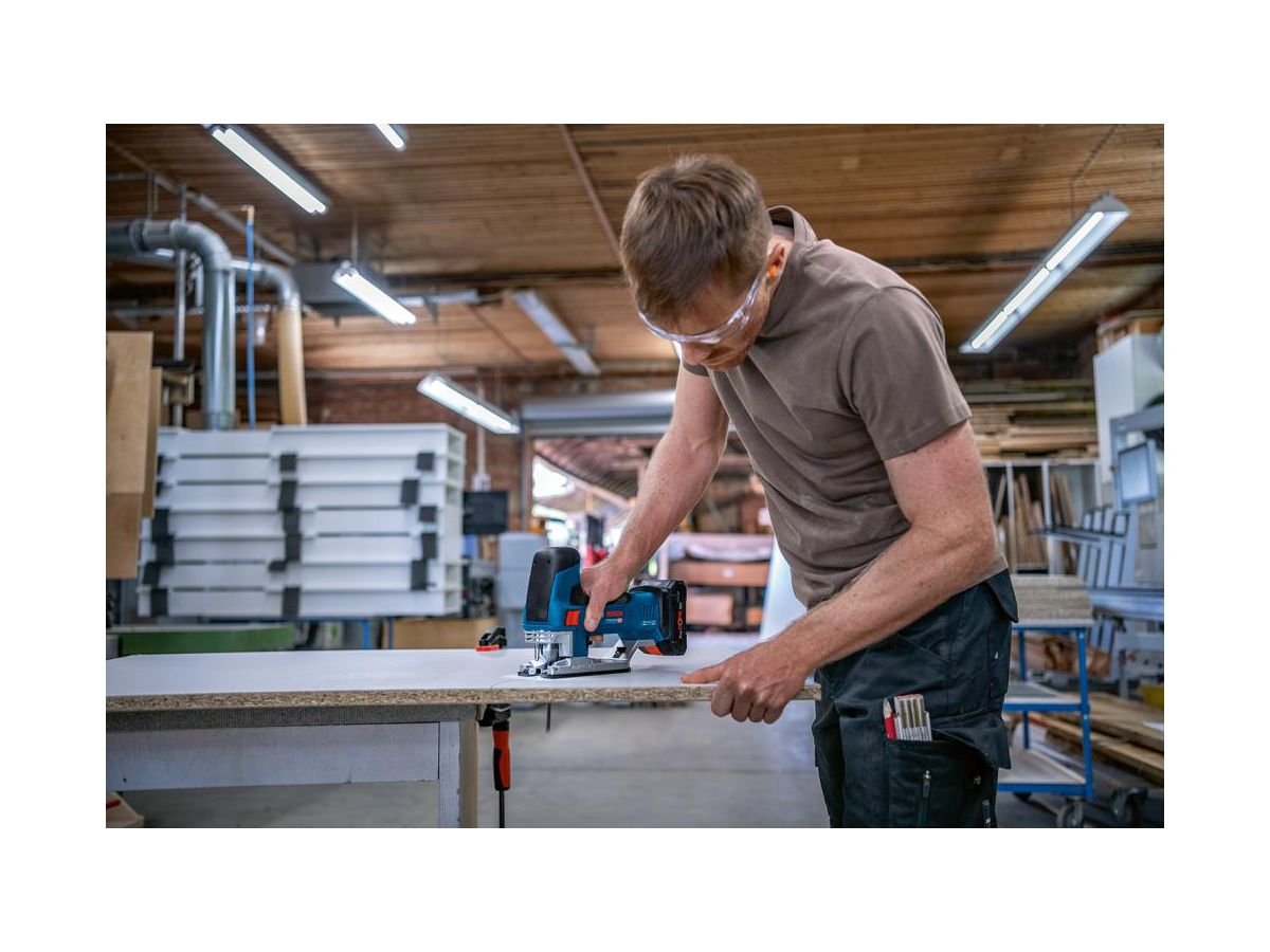 Bosch Stichsäge GST 18V-155 SC Solo mit L-Boxx Nr: 06015B0000