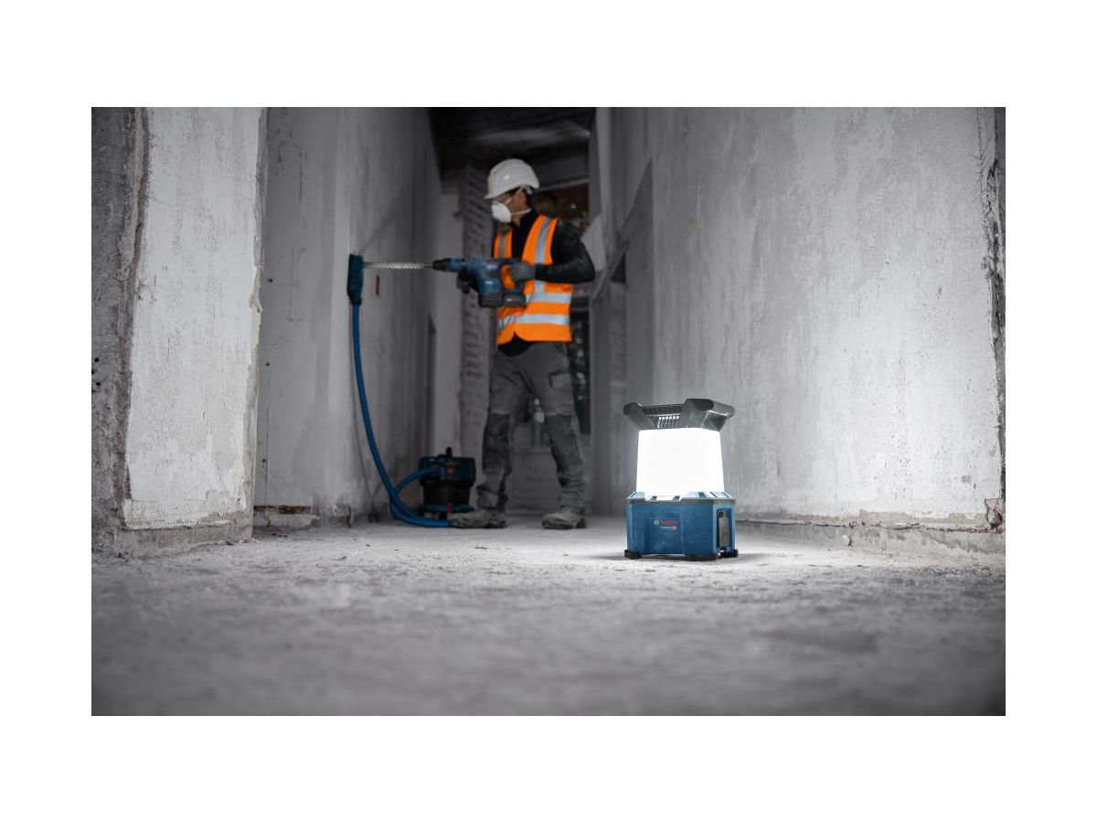 BOSCH Akku-Lampe GLA 18VH-7500 solo, im Karton
