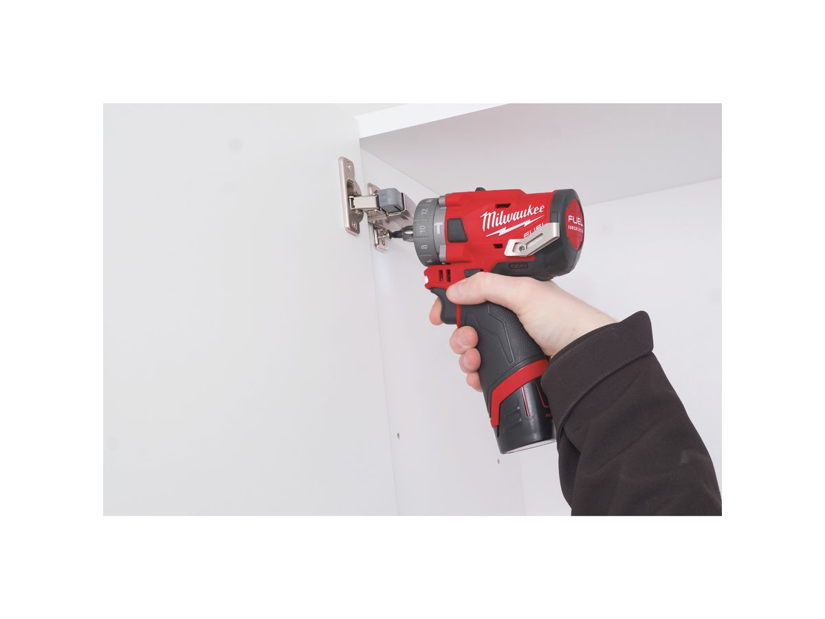 MILWAUKEE Akku-Schlagbohrschrauber FUEL M12FPDX-202X, 2x2Ah, Ladegerät, HD Box