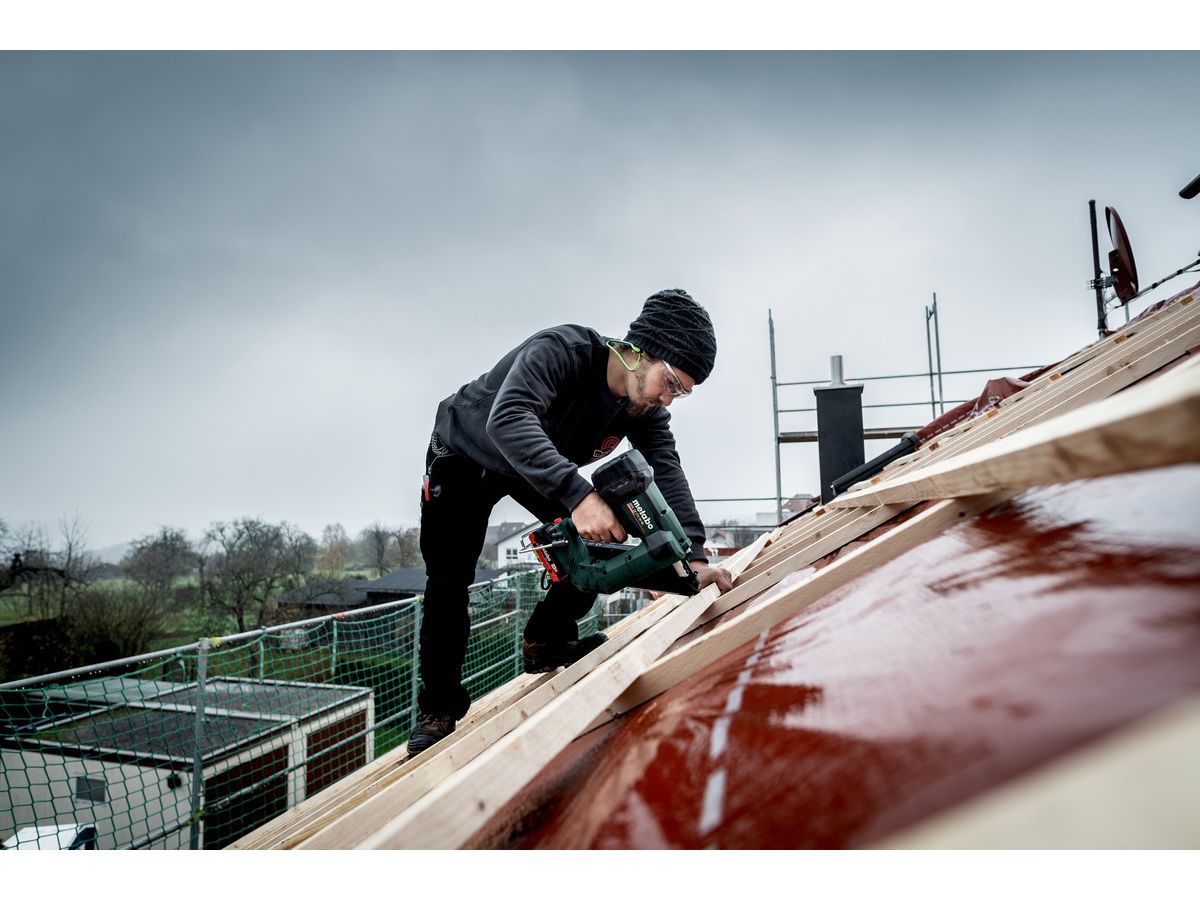 METABO Akku-Nagler NFR 18 LTX 90 BL 2x18V/4Ah, Ladegerät, metaBox