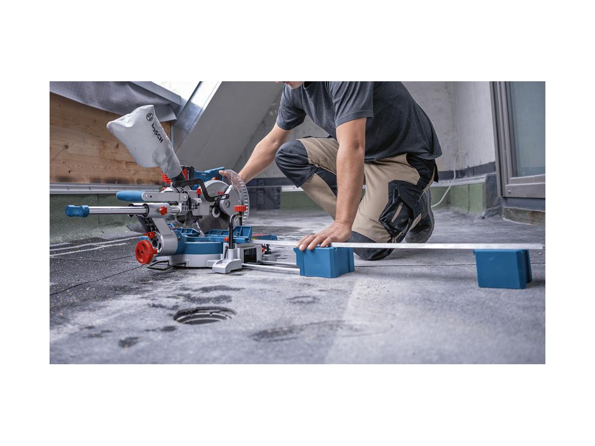 BOSCH Akku-Kapp- und Gehrungssäge GMC 18V-216 D, solo