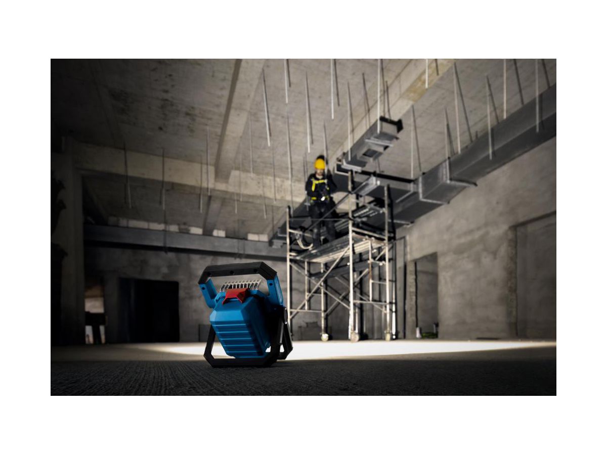 BOSCH Akku-Lampe GLI 18V-3000 solo, im Karton