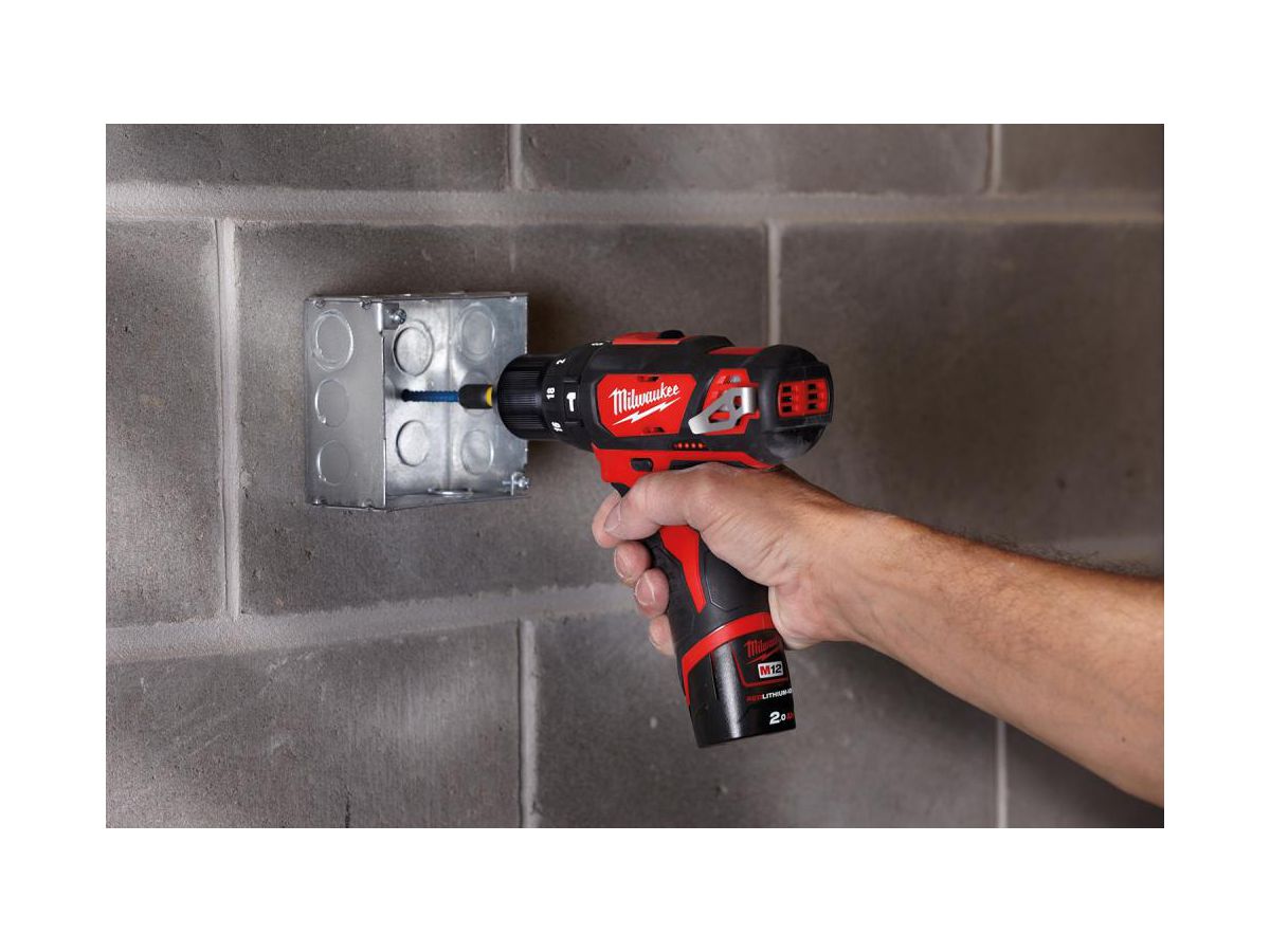 MILWAUKEE Akku-Schlagbohrschrauber M12 BPD-202C 2x12V 2,0AH im Koffer