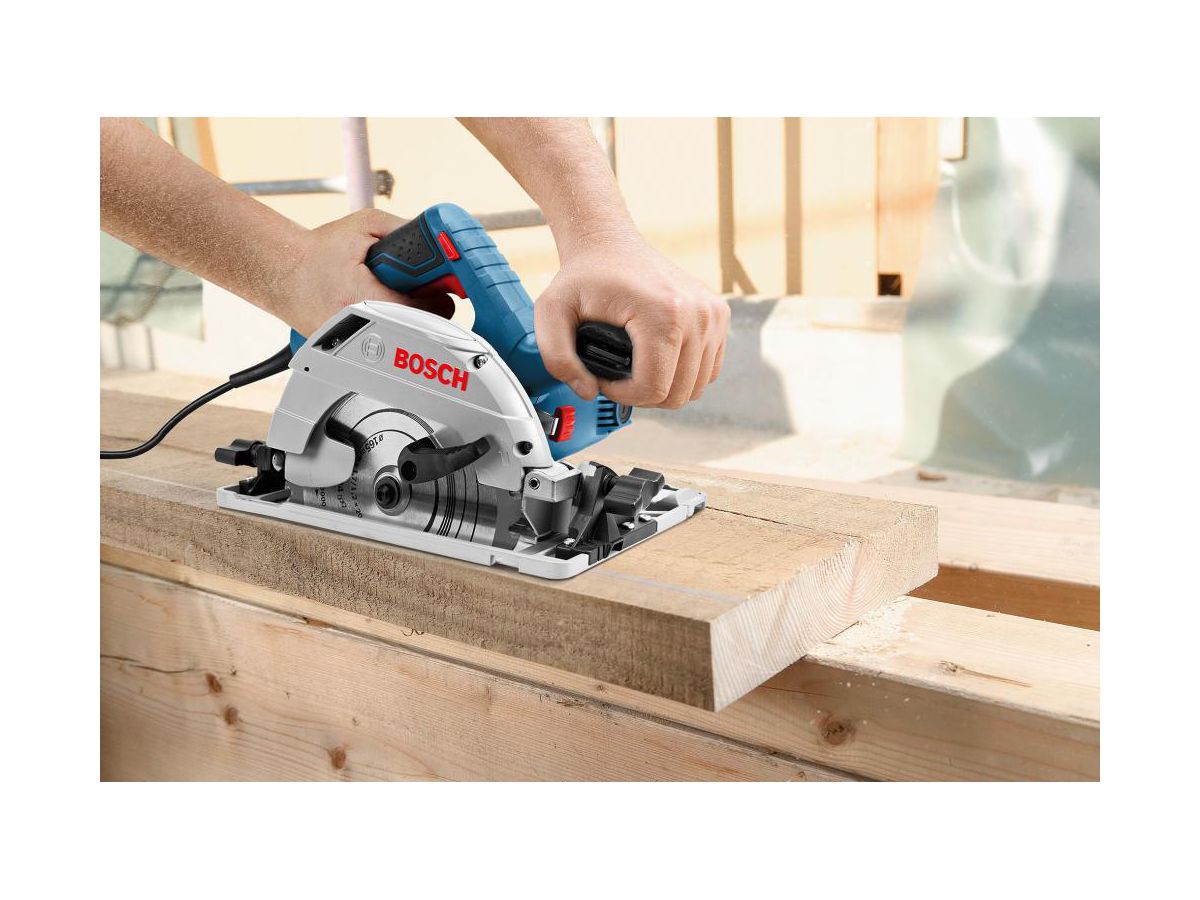 BOSCH Handkreissäge GKS 55+ GCE L-BOXX mit Führungsschiene