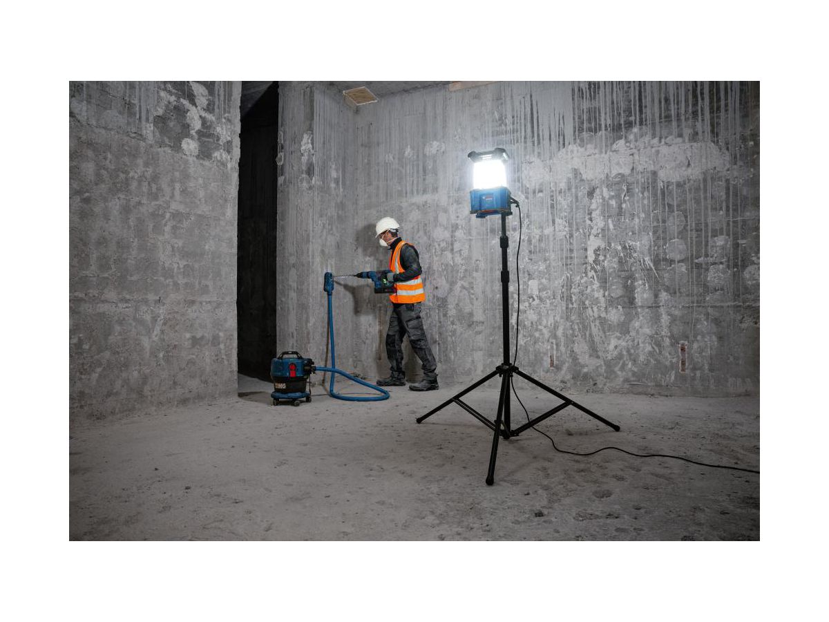 BOSCH Akku-Lampe GLA 18VH-7500 solo, im Karton